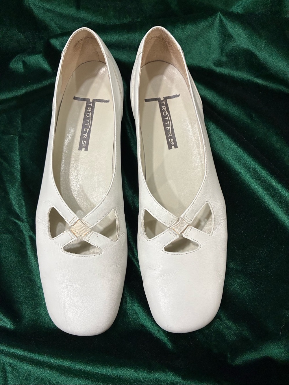 Trotters White Leather Cutout Ballet Flats Women’s Size 9 S